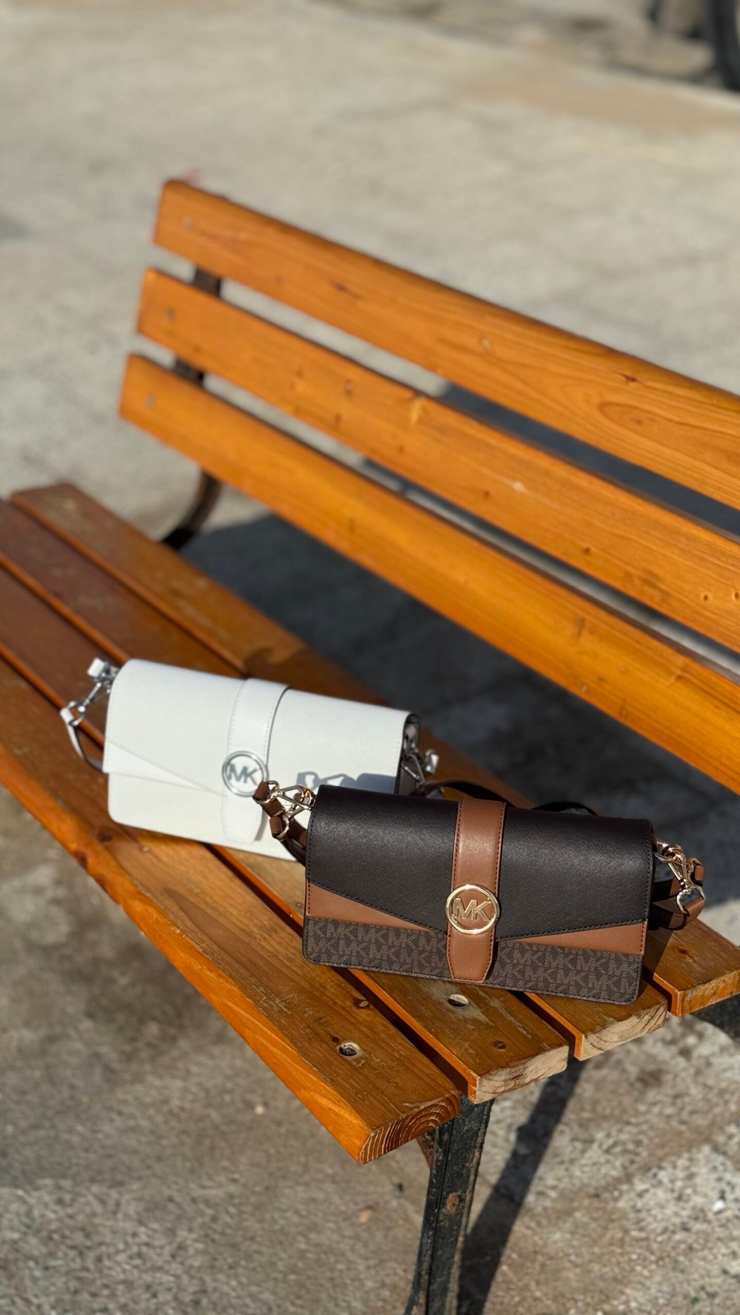 img_1677 Michael Kors Handbag - Image 1