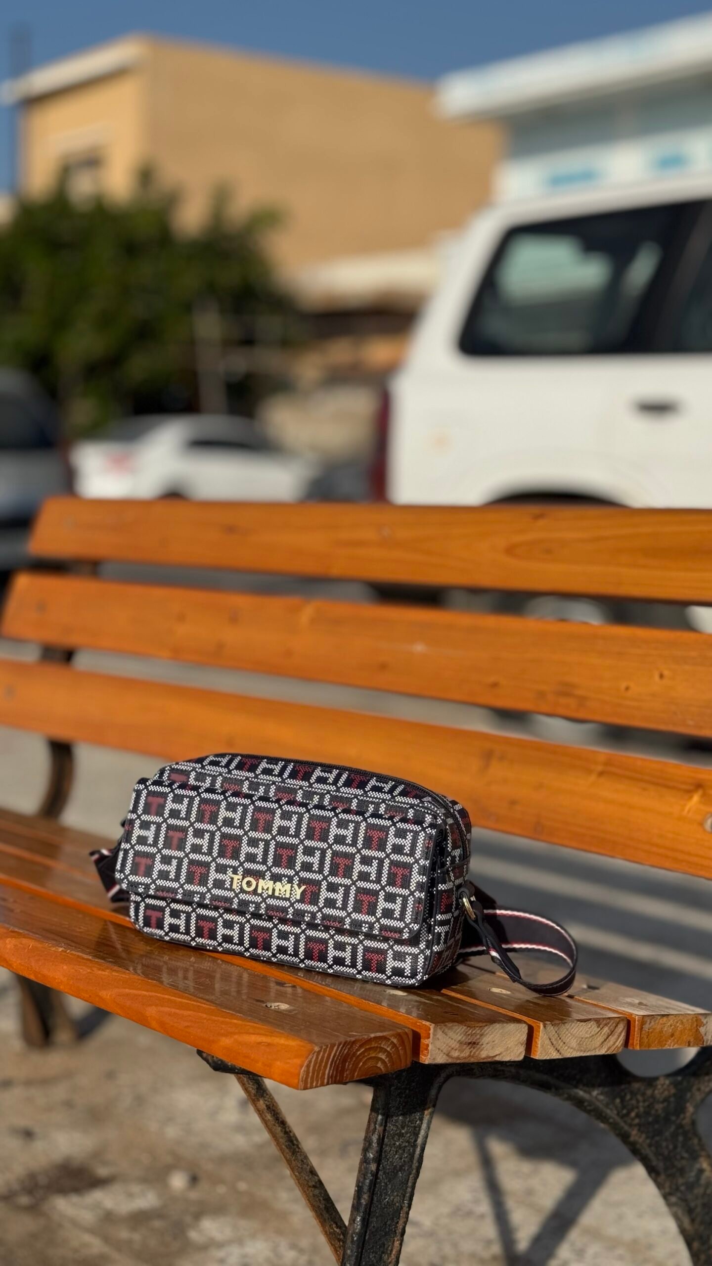 img_1831 Tommy Hilfiger Cross Bag - Image 1