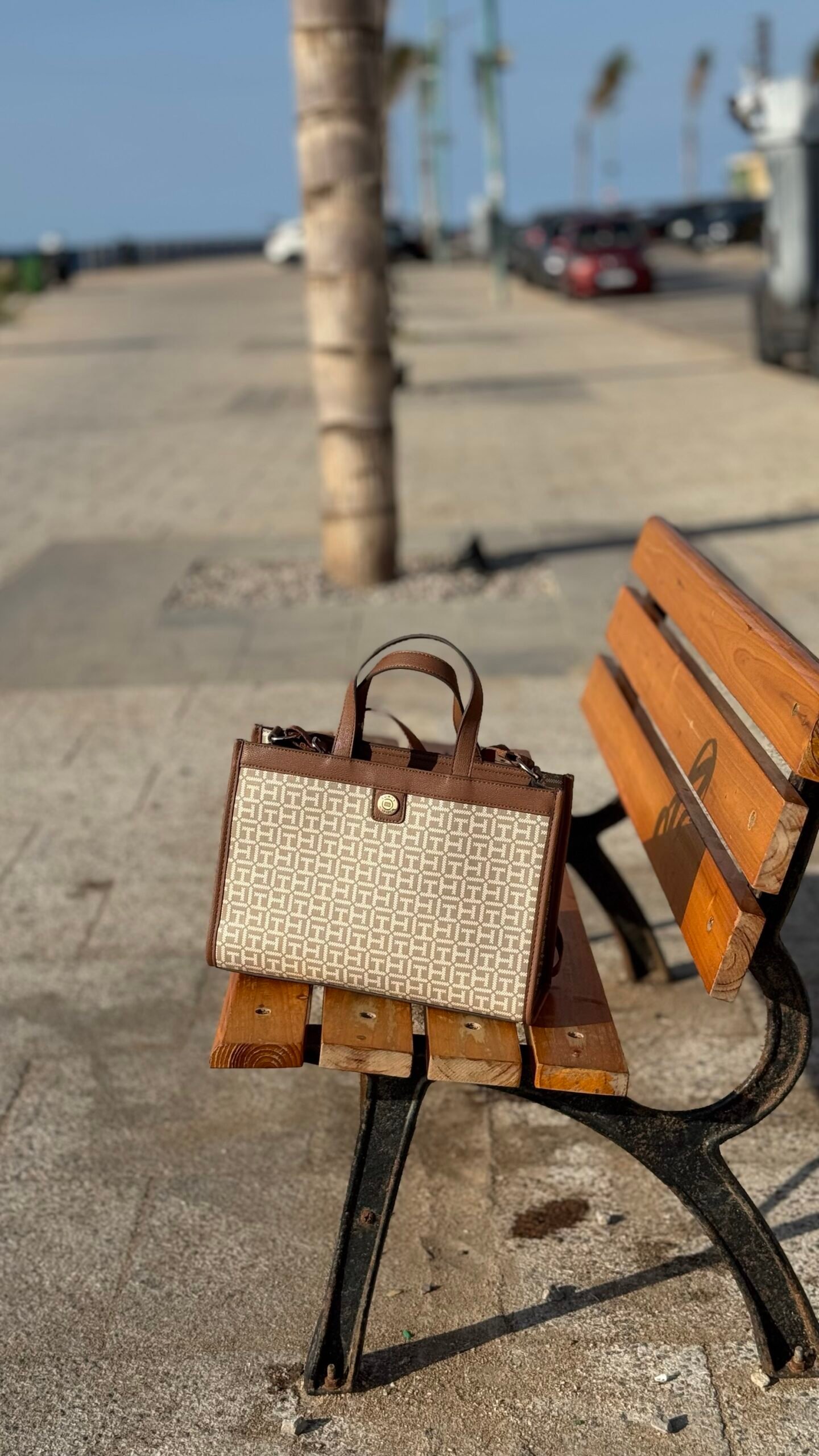 img_1775 Tommy Hilfiger Handbag - Image 1