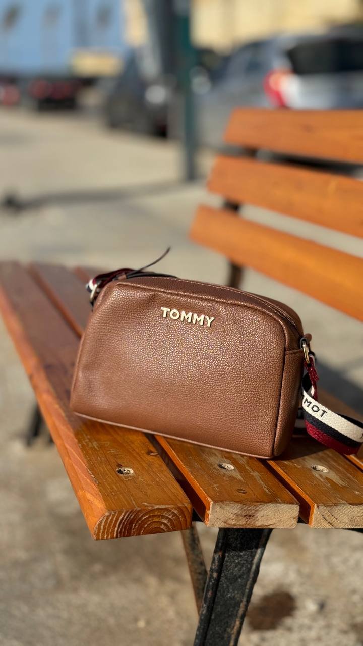 photo_2025-10-08_14-04-52 Tommy Hilfiger Cross Bag - Image 1
