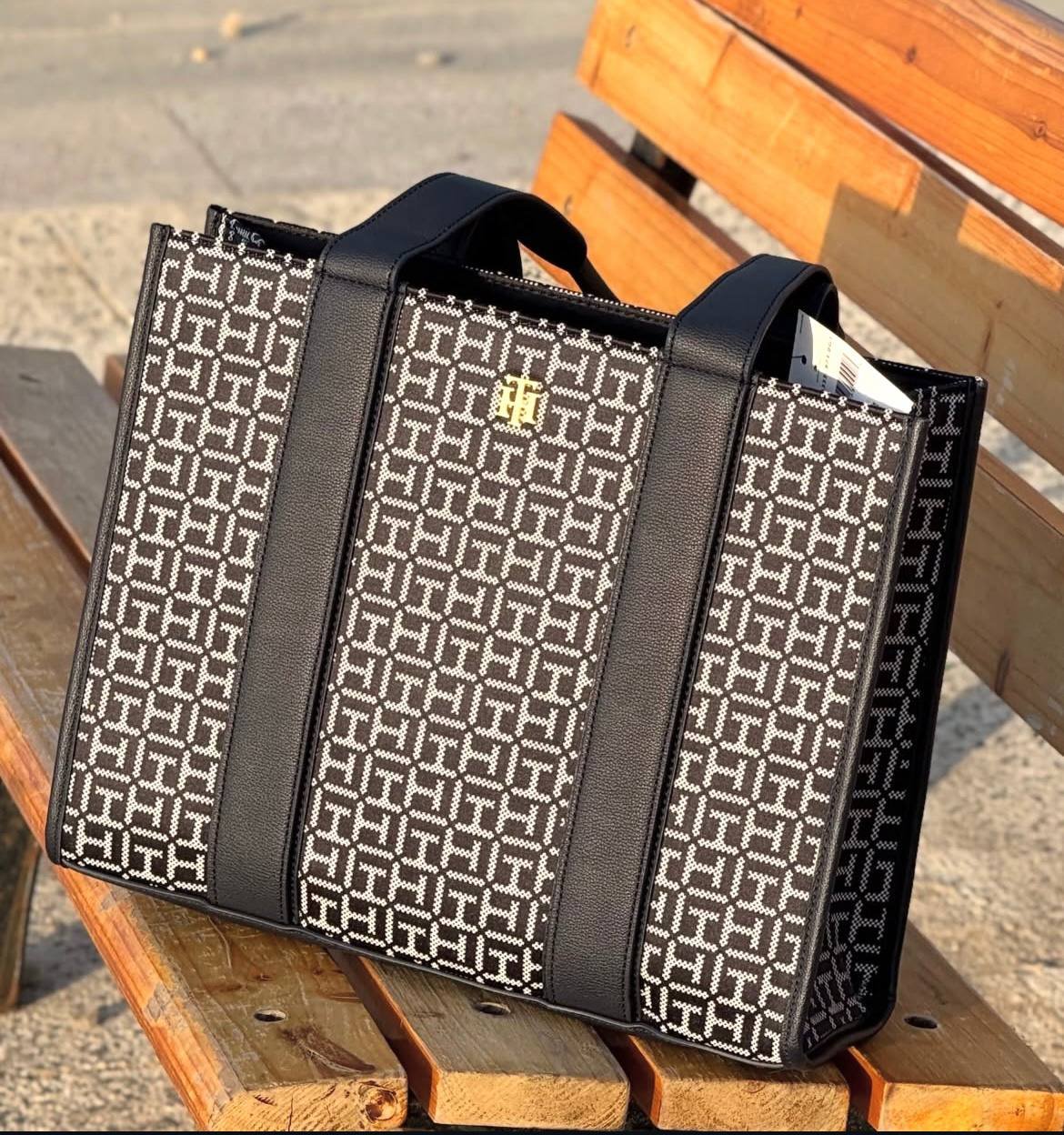 photo_2026-01-11_16-44-44 Tommy Hilfiger Handbag - Image 1