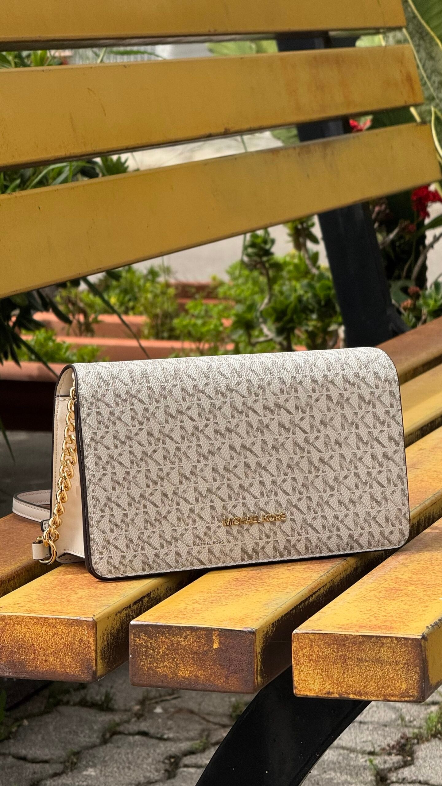 img_1939 Michael Kors Cross Bag - Image 1