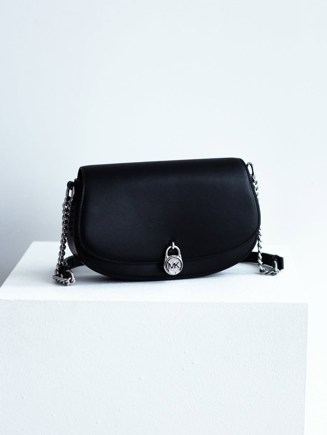 img_2948 Michael Kors Cross Bag - Image 1